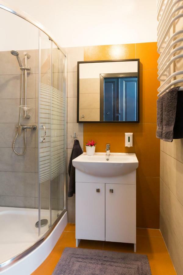 Dot Hostel - Pokoje I Noclegi W Centrum Bielsko-Biała Esterno foto